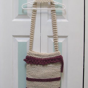 HANDKNITTED SHOULDER BAG: Handbag , Beige Aubergine, bulky yarn , Knitted in beige and aubergine, fully lined with snap fastners image 3