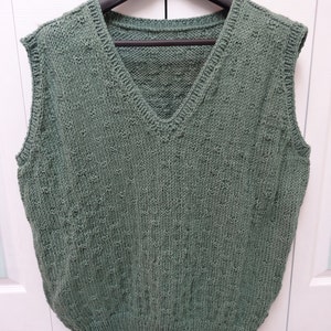 Handknitted, MEN'S, SWEATER Vest, Knit, lt.Sage green, xx extra large, v neck , knitted acrylic and rayon worsted weight yarn image 3