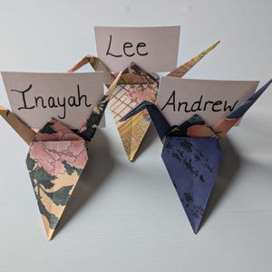Tischkarte Hochzeit - Personalisierter Origami Kranich - Elegante Namenskarte, Einzigartige Tischdekoration, Handgemachtes Geschenk