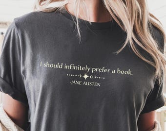 Camiseta Comfort Colors "Prefiero infinitamente un libro", camiseta con cita de Jane Austen, camiseta gráfica literaria para amantes de los libros.