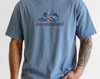 Camiseta Comfort Colors Disney Overstimulated Stitch, divertida camiseta de dibujos animados alienígenas con bordado, linda camiseta Comfort Colors con gráfico de caos