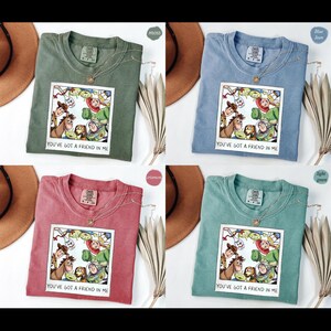 Comfort Colors Disney Toy Story polaroid-shirt, shirt You've Got a Friend in Me, Woody Buzz Jessie Rex Slinky Bullseye Graphic cadeau gezellig shirt afbeelding 4