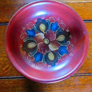 Vintage Folk Art Wooden Bowl - 8 inch Diameter - Scandinavian Rosemaling Painted Bowl - Lovely Dark Tones - Rosemalt - Farmhouse Primitive