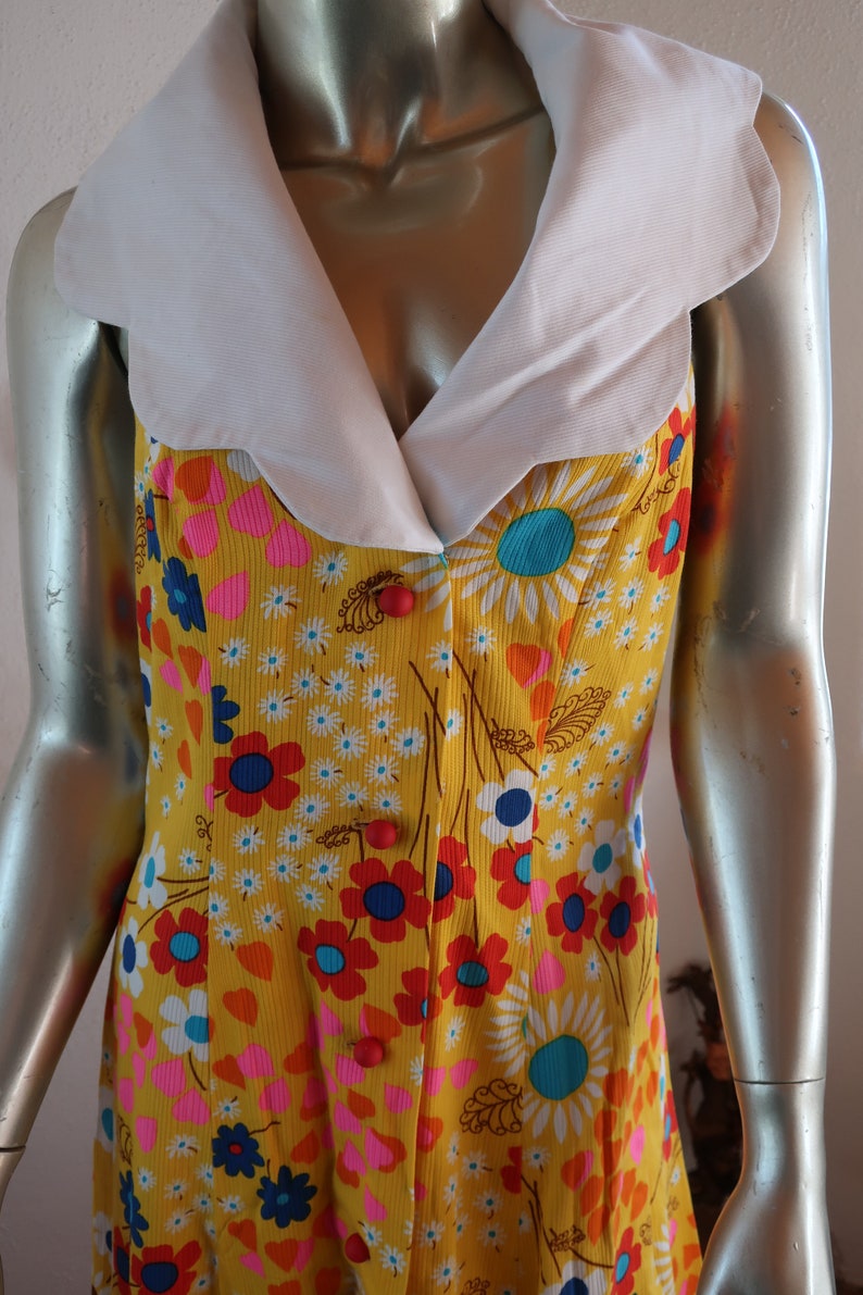 Fantastic Vintage Halter Maxi Dress Late 1960/'s or Early 1970/'s Summer Daisy and Heart Print Halter Maxi Dress SmallMedium
