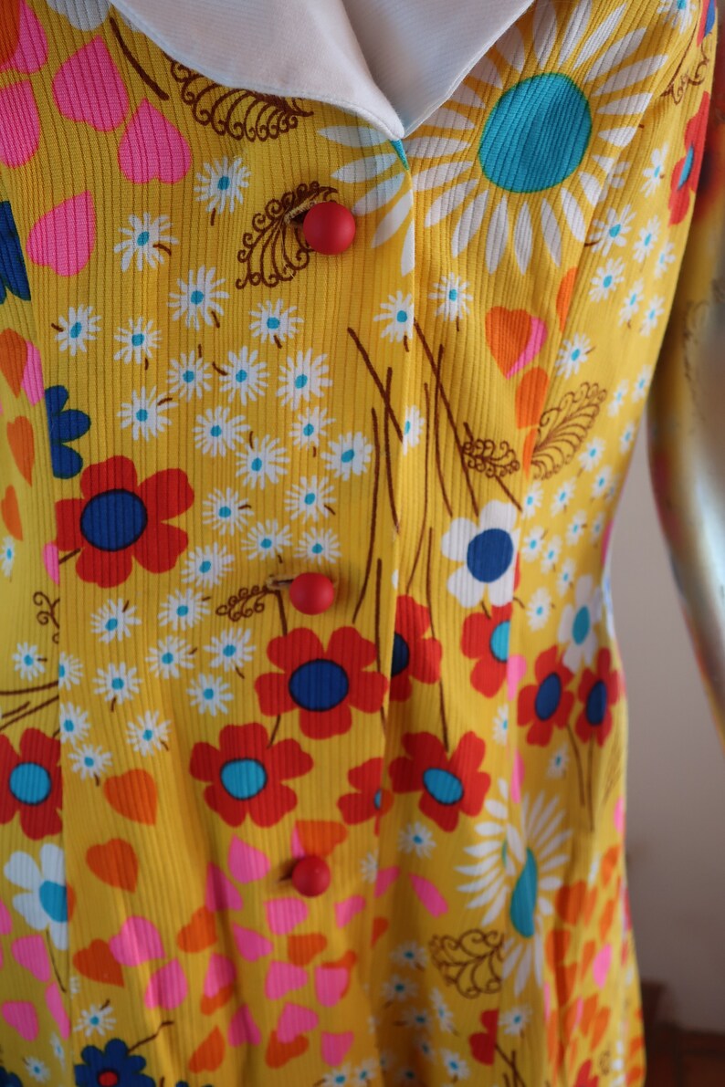 Fantastic Vintage Halter Maxi Dress Late 1960/'s or Early 1970/'s Summer Daisy and Heart Print Halter Maxi Dress SmallMedium