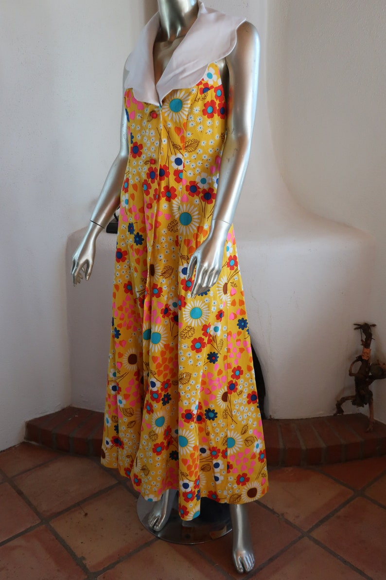 Fantastic Vintage Halter Maxi Dress Late 1960/'s or Early 1970/'s Summer Daisy and Heart Print Halter Maxi Dress SmallMedium