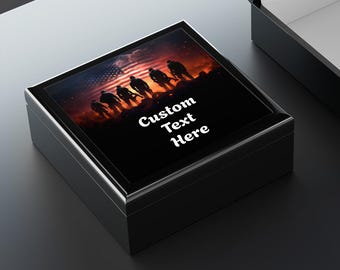 Boîte de rangement Silhouette de soldat américain | Texte personnalisé du drapeau patriotique