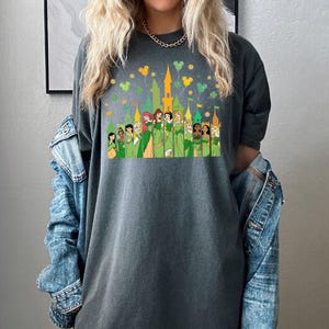 Comfort Color Shirt, St Paddy's Princess Shirt, Cinderella Tee, Elsa Shirt, Rapunzel Tee, Pocahontas Shirt, Ariel Tee, Disney Princess Shirt imagem 5