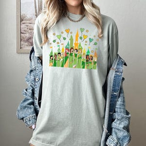 Comfort Color Shirt, St Paddy's Princess Shirt, Cinderella Tee, Elsa Shirt, Rapunzel Tee, Pocahontas Shirt, Ariel Tee, Disney Princess Shirt imagem 2