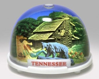 Vintage USA Road Trip Snow Globe TENNESSEE Log Cabin Snowglobe  Souvenir Snowdome