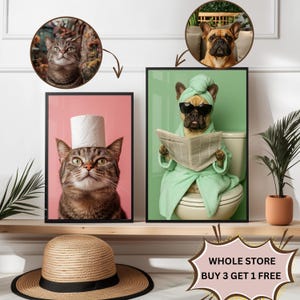 Pode incluir: Duas impressões emolduradas com imagens engraçadas de animais de estimação. A primeira impressão mostra um gato usando um rolo de papel higiênico como chapéu. A segunda impressão mostra um cão usando um roupão e lendo um jornal enquanto está sentado no vaso sanitário. O texto "WHOLE STORE BUY 3 GET 1 FREE" é visível no canto inferior direito da imagem.