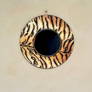 Decorative round tiger mirror wall decor, tiger wild animal lovers gift, decorative mirror, animal print wall mirror, unusual eclectic