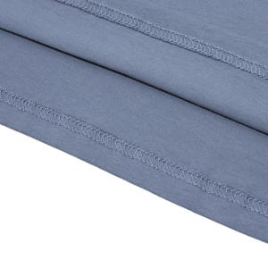Peut inclure: Ensemble de trois bols gigognes en c&eacute;ramique, bleus, verts et blancs. Les bols pr&eacute;sentent un gla&ccedil;age mouchet&eacute; et un design simple et moderne. Le plus grand bol mesure environ 15 cm de diam&egrave;tre.