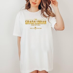 Camiseta de Gradaloriano, Camiseta de Graduación de Star Wars, Camiseta de Mandaloriano, Camiseta de Graduación, Camiseta de Último Día de Clases, Camiseta de Fin de Clases, Camiseta de Este Es El Camino imagen 4