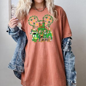 Camiseta de colores cómodos, camiseta de Toy Story, camiseta de San Patricio, camiseta del Sheriff Woody, camiseta de Buzz Lightyear, camiseta de San Patricio de Disney, camiseta de Jessie imagen 2