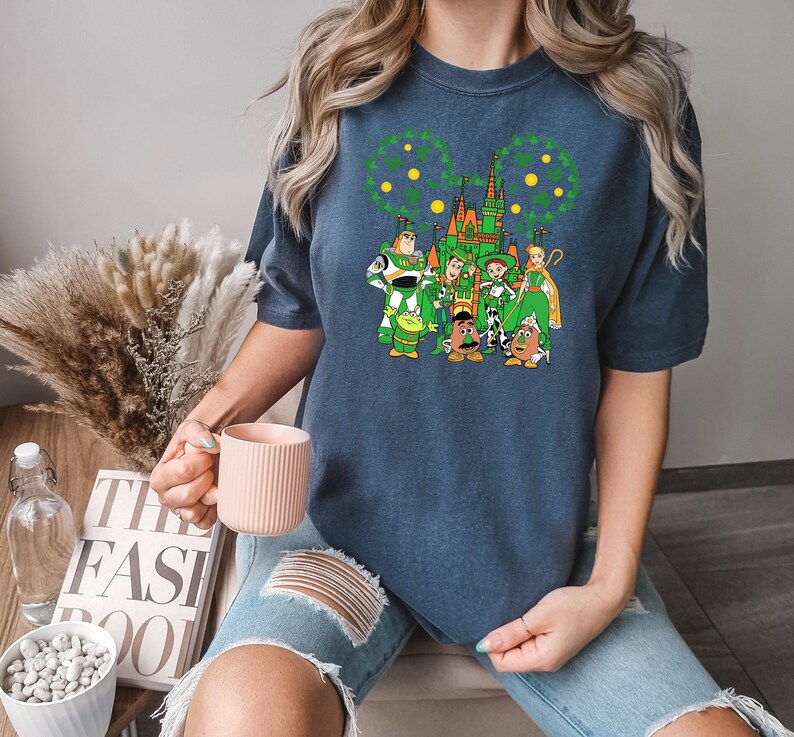 Camiseta de colores cómodos, camiseta de Toy Story, camiseta de San Patricio, camiseta del Sheriff Woody, camiseta de Buzz Lightyear, camiseta de San Patricio de Disney, camiseta de Jessie imagen 8