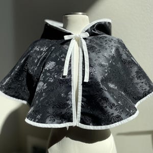 Sorceress Capelet - Yennefer of Vengerberg