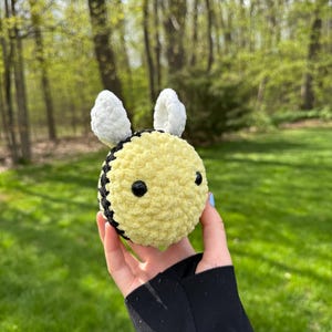 Crochet be plushie | Bumble bee, 2 sizes, Pocket Bee, desk decor, Summer decor, Soft, Handmade gift, Emotional support bee, Gifts for mom |