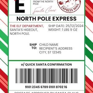 Peut inclure: Une étiquette d'expédition du Pôle Nord Express sur le thème de Noël, avec un fond à rayures vertes et rouges. L'étiquette comprend du texte tel que "Une livraison spéciale du Pôle Nord" et "Affranchissement approuvé par le Père Noël."