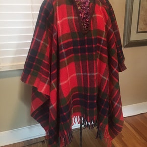 5092 WOOL PONCHO Vintage (65 years old)  Tartan Check 100% Wool Women’s XL Blanket Style Poncho Checked Pattern Blue Green Red Brown