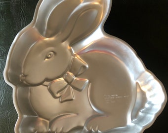 6766 Wilton Rabbit Shaped Aluminum Cake Pan 2105-2015 Holiday Easter 1986 Wilton Rabbit Cake Pan