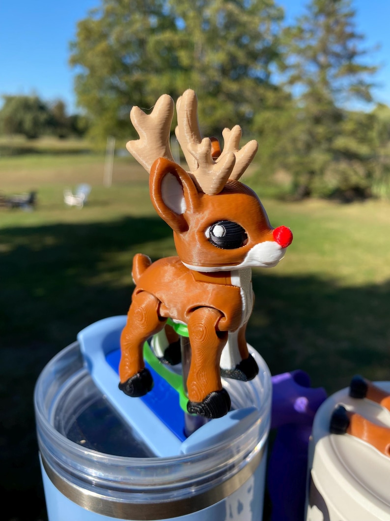 Reindeer and Whitetail Deer Fawn Doe Buck Rudolph Christmas Straw ...