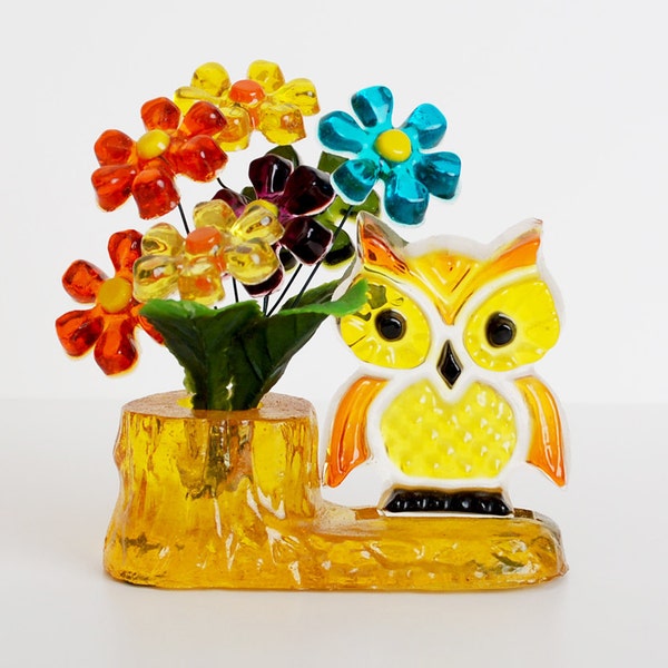 Vintage 70s MOD Lucite Resin Owl & Daisy Flowers Figurine