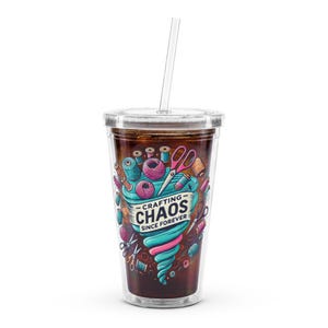 Vaso térmico Crafting Chaos de 16 oz: transparente con tapa y pajita para artesanos, creadores y costureras.