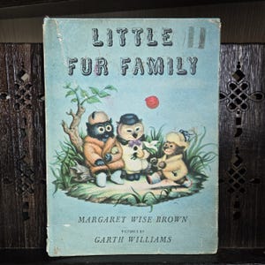 Libro familiar Little Fur vintage de 1946: Primera edición de tapa dura con sobrecubierta