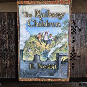 The Railway Children – E. Nesbit | 2005 Illustrated SeaStar Books Edition | Like New