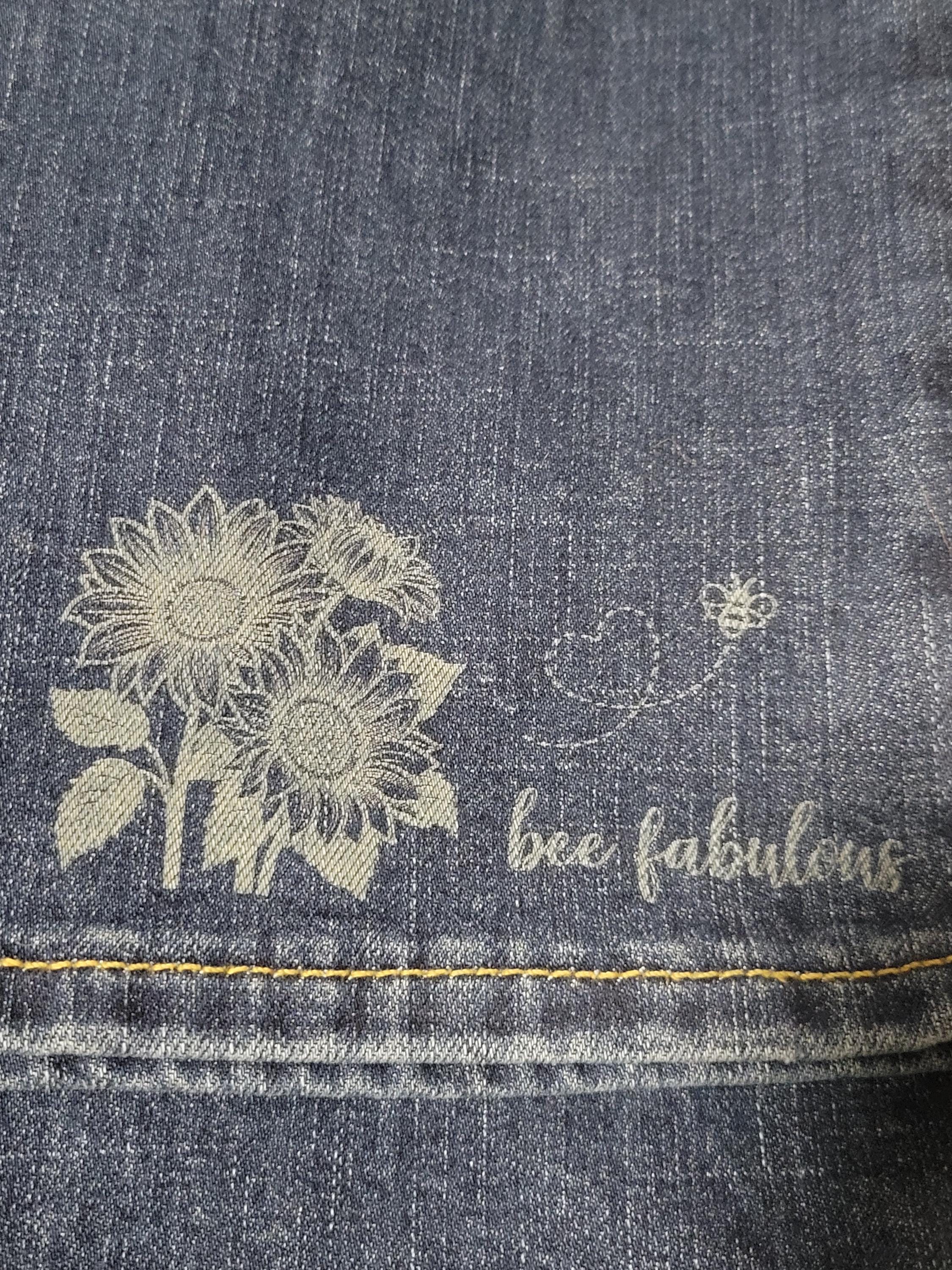 Laser Engraved Bee Sunflower Capri Pants