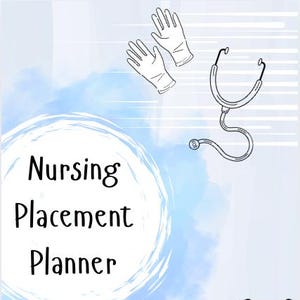 Könnte beinhalten: Ein medizinisch thematisierter Planer in Hellblau und Weiß mit dem Text "Nursing Placement Planner". Das Bild enthält Illustrationen von medizinischen Handschuhen, einem Stethoskop, einer Krankenschwesteruniform und einer EKG-Linie.