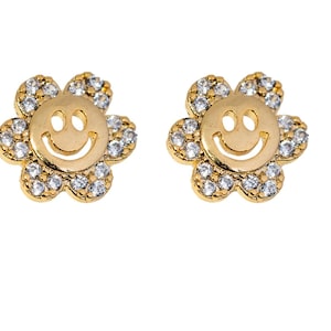 Kleine smiley in bloemen oorknopjes, leuke sieraden, smiley oorknopjes, leuke oorbellen, kleine meisjes studs sieraden, cadeau voor haar