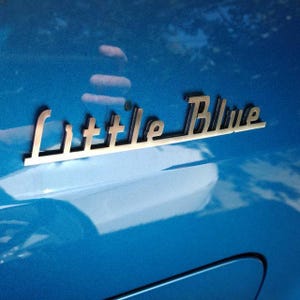 Personalisierte Metallauto-Embleme, kundenspezifischer Ausweis-Name für Auto-LKW-Boot, Mannhöhle-Garagen-Dekor, Fahrzeugzubehör, Weihnachtsgeschenke