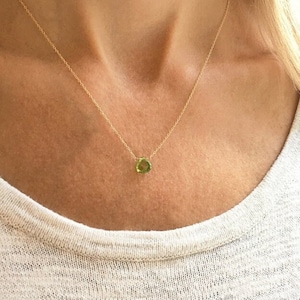 Collar de peridoto delicado, collar de peridoto de oro, collar de piedra de nacimiento de agosto, collar minimalista imagen 1