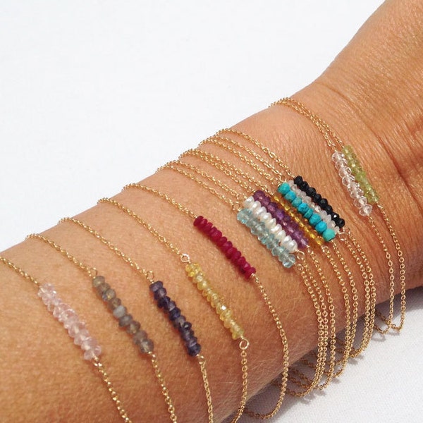 Sierlijke kralenarmband, minimalistische geboortesteenarmband, handgemaakte sieraden, edelsteenarmband, cadeau voor haar, gouden armband, zilveren armband