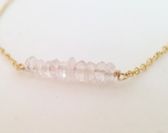 Pulsera de cuarzo rosa, pulsera de cuarzo rosa dorada, pulsera de cristal, pulsera dorada, pulsera minimalista, pulsera delicada, regalo para damas de honor