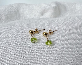 Peridot Birthstone Earrings for Mom, Gold Stud Earrings for Women, Dainty Peridot Earrings, Peridot Stud Earrings, Minimalist Earrings