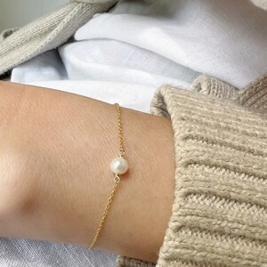 Dainty Pearl Bracelet, Gold Pearl Jewelry, June Birthstone Bracelet, Tiny Pearl Bracelet image 3
