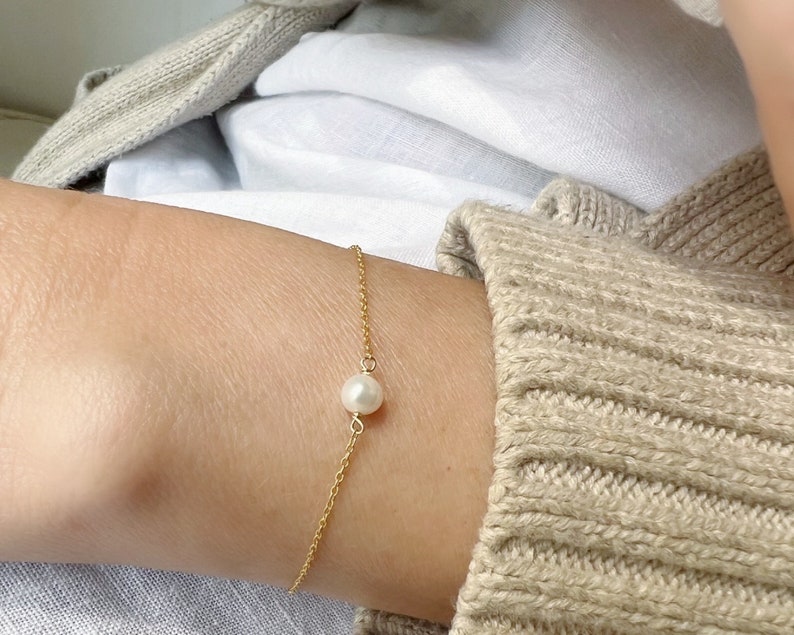 Dainty Pearl Bracelet, Gold Pearl Jewelry, June Birthstone Bracelet, Tiny Pearl Bracelet image 3