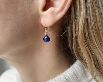 Saphir Ohrringe, Gold Saphir Tropfen Ohrringe, September Birthstone Ohrringe, Saphir Schmuck, einfache Saphir Ohrringe