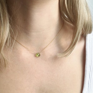 Collar de peridoto delicado, collar de peridoto de oro, collar de piedra de nacimiento de agosto, collar minimalista imagen 8
