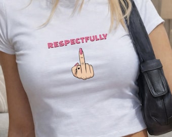 Respektvoll Mittelfinger Baby Tee | Y2K T-Shirt | Lustiges freches Bold Shirt für Sie