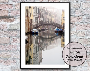 Venedig Bild Kanal im Nebel mit Brücke und italienischer Architektur, Venedig Italien Reise Wand Kunst zum ausdrucken, Stille Digitaldruck Fotografie