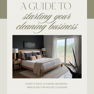 Op de afbeelding: Afbeelding van een slaapkamer met een houten bed, nachtkastjes en een groot raam. De tekst luidt "A GUIDE TO starting your cleaning business" en "START A SOLO CLEANING BUSINESS - MINI GUIDE FOR HOUSE CLEANERS."