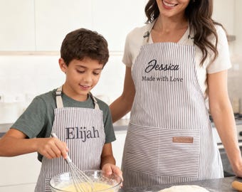 Custom Embroidered Cooking Apron with Pocket – Personalized Apron for Chefs, Bakers, Presents for Mom, Mothers Day Gift