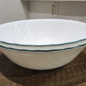 Correll by Corning Ivy Green Bowls / Set of 2 / 8.5"