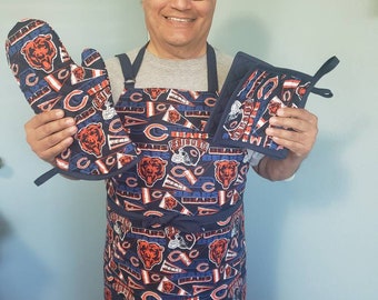NFL Chicago Bears Deluxe Tailgate Set, Apron, Oven Mitt and Pot Holders
