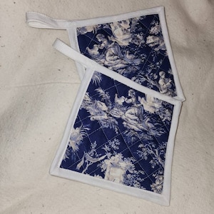 Blue Toile Print , Contrast White Pot Holders