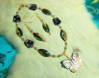 Necklace  Butterfly Mother of Pearl and Shell   07-35